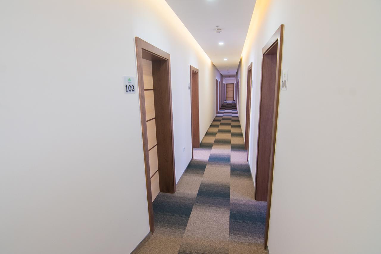 Laurus Motel Airport Tuzla Zivinice Exterior foto